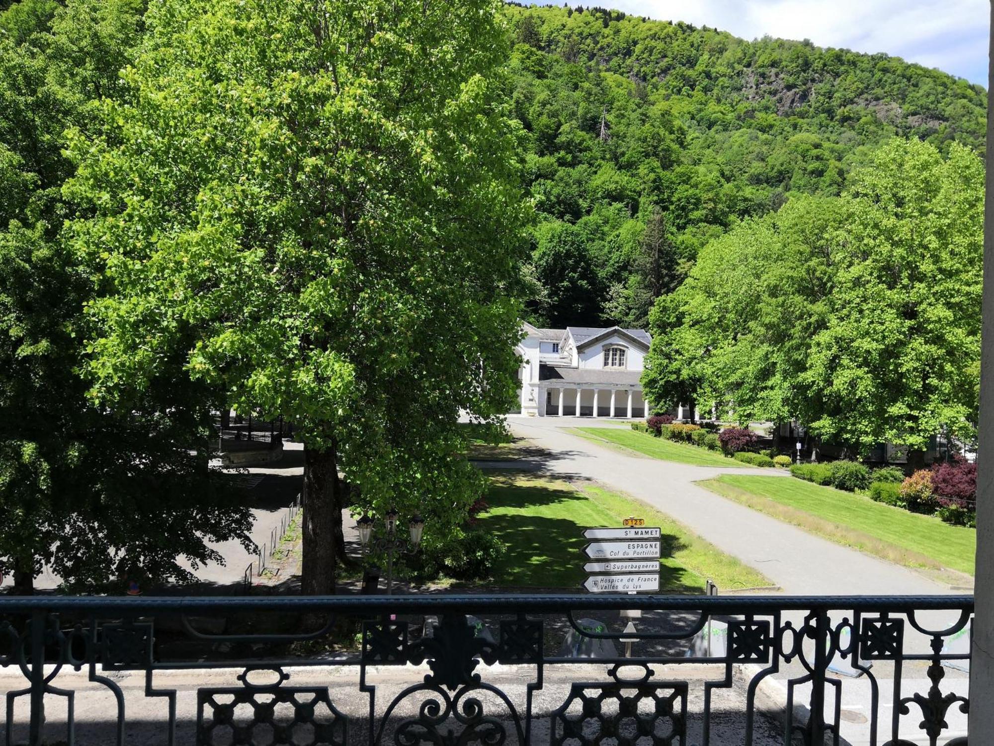 Апарт отель Royal Luchon Bagneres-de-Luchon Экстерьер фото